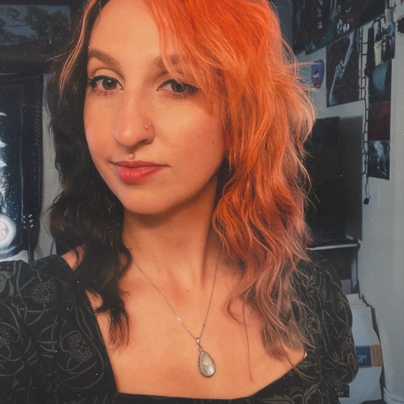 Meet your Posher, Liz - Picture 4 of 4